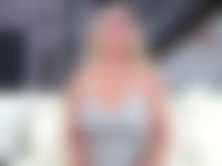 Fit Cougar's Live Sex Cam Show
