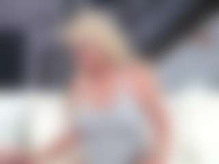 Fit Cougar's Live Sex Cam Show