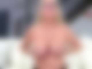 Fit Cougar's Live Sex Cam Show