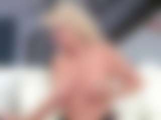 Fit Cougar's Live Sex Cam Show