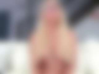 Fit Cougar's Live Sex Cam Show