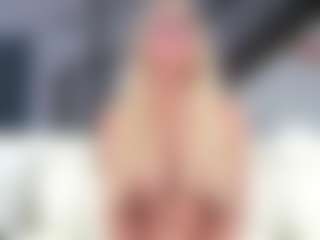 Fit Cougar's Live Sex Cam Show