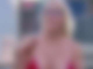 Fit Cougar's Live Sex Cam Show