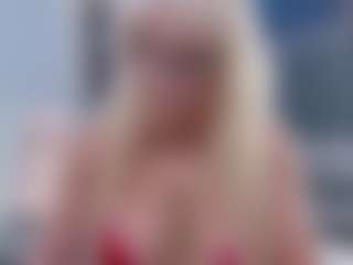 Fit Cougar's Live Sex Cam Show