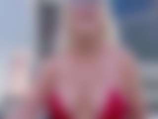 Fit Cougar's Live Sex Cam Show