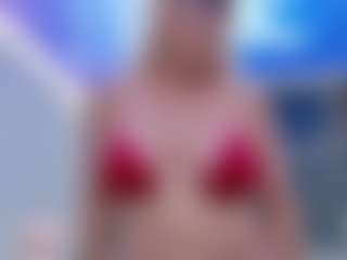 Fit Cougar's Live Sex Cam Show