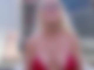 Fit Cougar's Live Sex Cam Show
