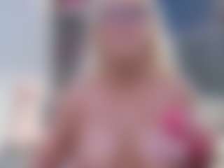 Fit Cougar's Live Sex Cam Show