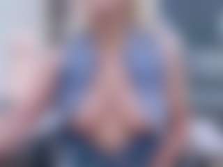 Fit Cougar's Live Sex Cam Show