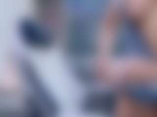 Fit Cougar's Live Sex Cam Show