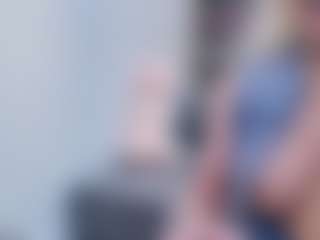 Fit Cougar's Live Sex Cam Show