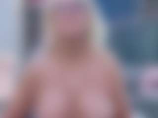 Fit Cougar's Live Sex Cam Show