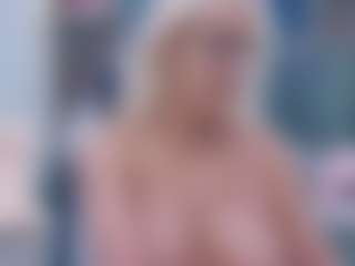 Fit Cougar's Live Sex Cam Show