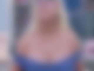 Fit Cougar's Live Sex Cam Show
