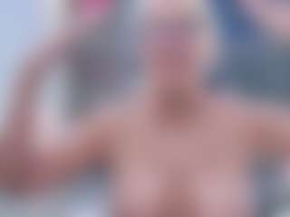 Fit Cougar's Live Sex Cam Show