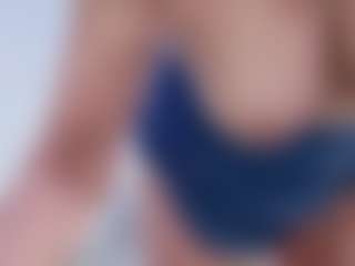 Fit Cougar MILF webcam performer live streaming