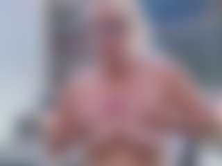 Fit Cougar's Live Sex Cam Show