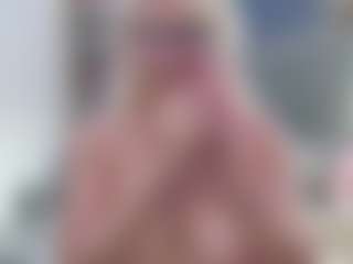 Fit Cougar's Live Sex Cam Show