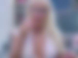 Fit Cougar's Live Sex Cam Show