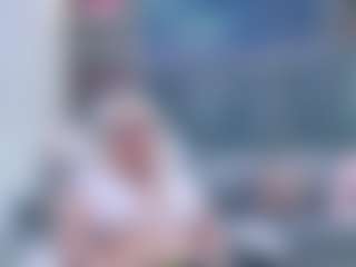 Fit Cougar MILF webcam performer live streaming