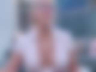 Fit Cougar's Live Sex Cam Show