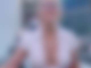 Fit Cougar's Live Sex Cam Show