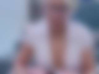 Fit Cougar's Live Sex Cam Show