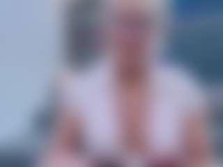 Fit Cougar's Live Sex Cam Show
