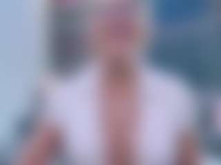 Fit Cougar's Live Sex Cam Show