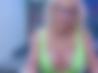 Fit Cougar's Live Sex Cam Show