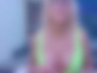 Live cam show with Fit Cougar - Fingers on CamClone
