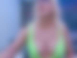 Fit Cougar's Live Sex Cam Show