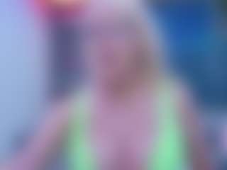 Live cam show with Fit Cougar - Amateur Mature on Uber Horny