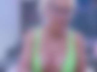 Live cam show with Fit Cougar - Cougar on SmokeAndPoke