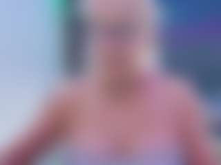 Fit Cougar's Live Sex Cam Show