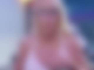 Live cam show with Fit Cougar - Old on boobsie.com