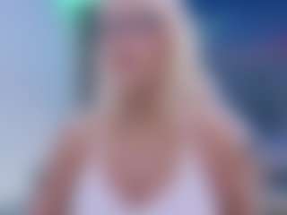 Live cam show with Fit Cougar - Glasses on studioflirtlive.com