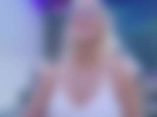 Live cam show with Fit Cougar - Granny on Hubzter Live