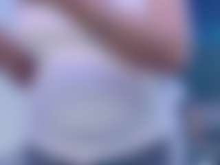 Fit Cougar MILF webcam performer live streaming