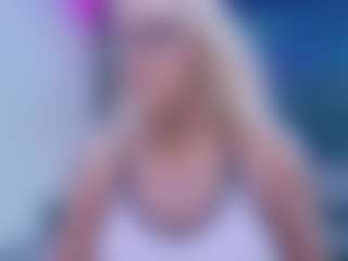 Fit Cougar MILF webcam performer live streaming