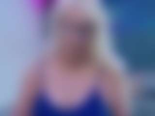 Fit Cougar's Live Sex Cam Show