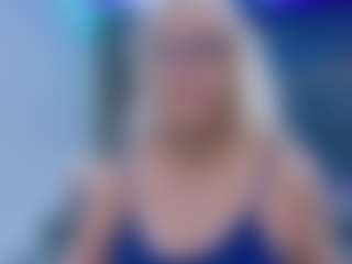 Fit Cougar's Live Sex Cam Show