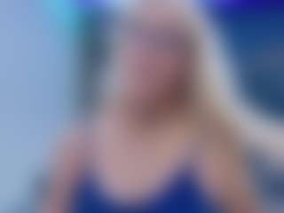 Fit Cougar's Live Sex Cam Show