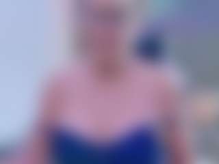 Fit Cougar's Live Sex Cam Show