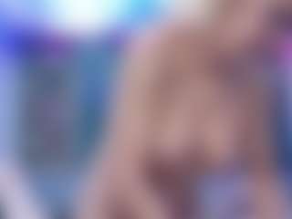 Fit Cougar's Live Sex Cam Show