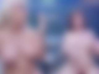 Live cam show with Fit Cougar - Flashing on Camsoda