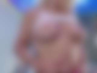 Fit Cougar's Live Sex Cam Show