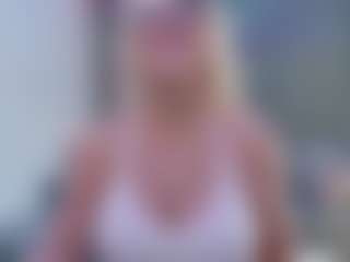 Live cam show with Fit Cougar - Lush Blonde Hair on Camiplay Live