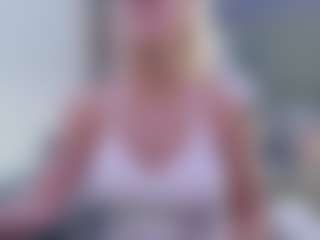 Fit Cougar's Live Sex Cam Show