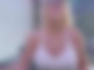 Fit Cougar's Live Sex Cam Show